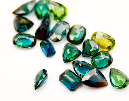 Parcel of blue and green sapphires totaling 18 carats, VVS to VS clarity, untreated and unheated